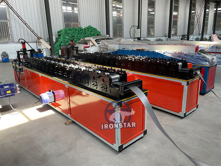 Tracking cutting rolling shutter door roll forming machine