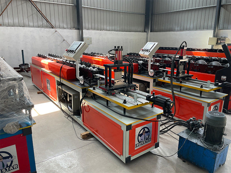 Tracking cutting rolling shutter door roll forming machine