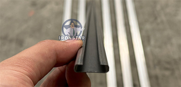 “Saudi Arabi 2 In 1 Angle C Channel Combined Roll Forming Machine Automatic C Purlin Angle Iron Profile Cold Roll Forming Machine For Construction Steel Frame”