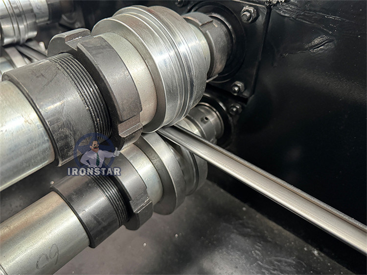 “Saudi Arabi 2 In 1 Angle C Channel Combined Roll Forming Machine Automatic C Purlin Angle Iron Profile Cold Roll Forming Machine For Construction Steel Frame”