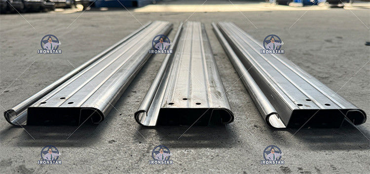 100mm sandwich rolling shutter door roll forming machine in Saudi Arabia olling shutter strip making machine