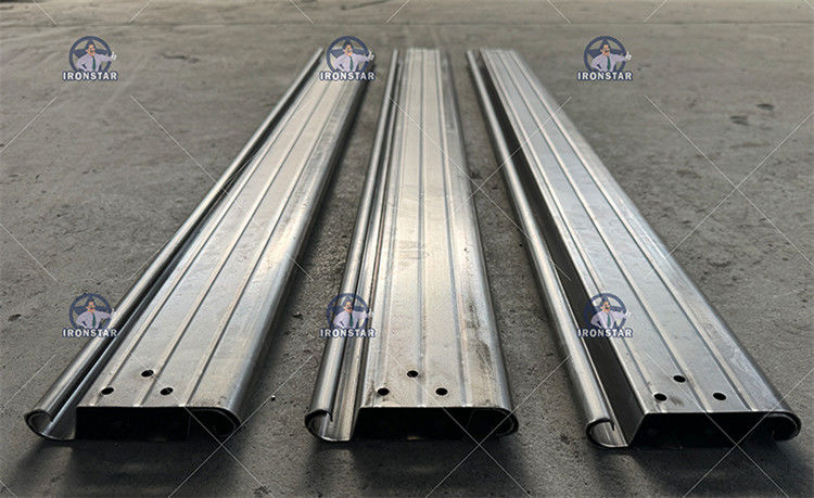 100mm sandwich rolling shutter door roll forming machine in Saudi Arabia olling shutter strip making machine