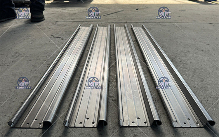 100mm sandwich rolling shutter door roll forming machine in Saudi Arabia olling shutter strip making machine