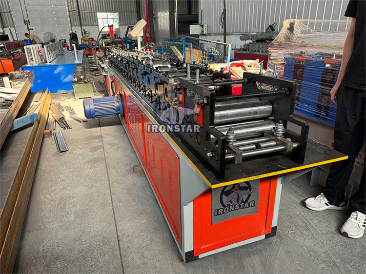 100mm sandwich rolling shutter door roll forming machine in Saudi Arabia olling shutter strip making machine