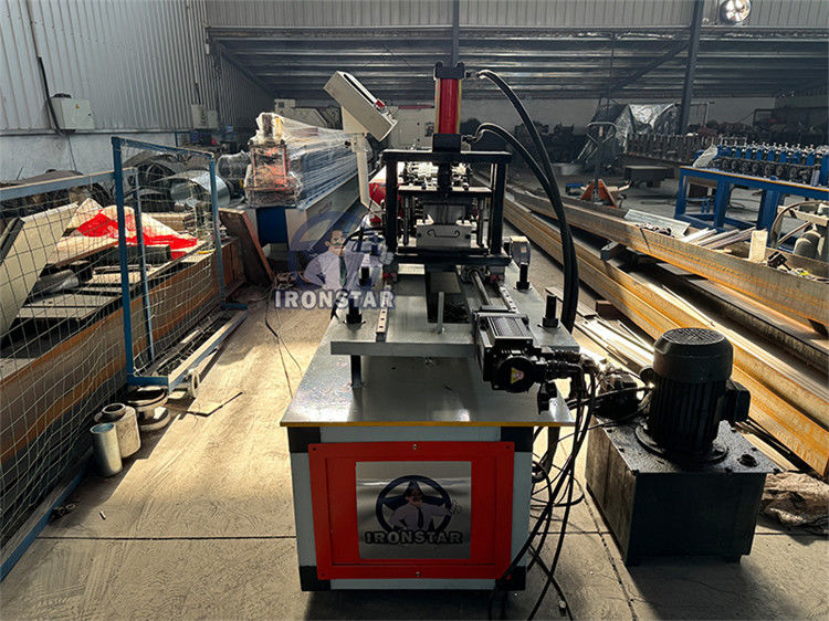 100mm sandwich rolling shutter door roll forming machine in Saudi Arabia olling shutter strip making machine