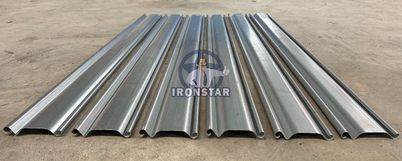 30-50m/min fast speed cutting rolling shutter door roll forming machine in Brazil Raw material: Galvanized steel