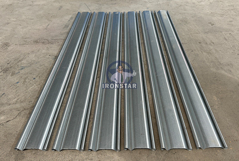 30-50m/min fast speed cutting rolling shutter door roll forming machine in Brazil Raw material: Galvanized steel