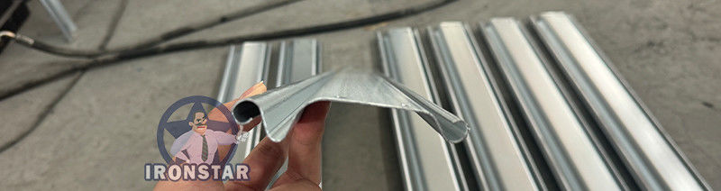 Rolling shutter door roll forming machine for America rolling shutter strip making machine