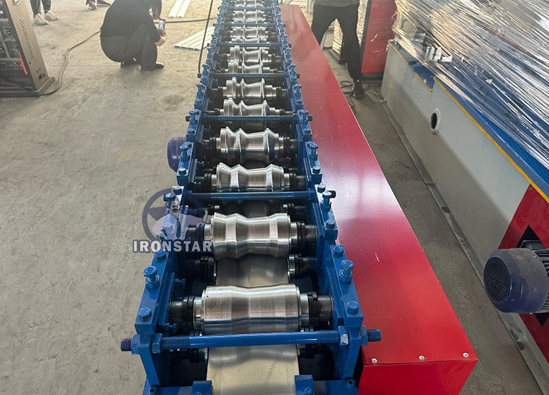 Rolling shutter door roll forming machine for America rolling shutter strip making machine