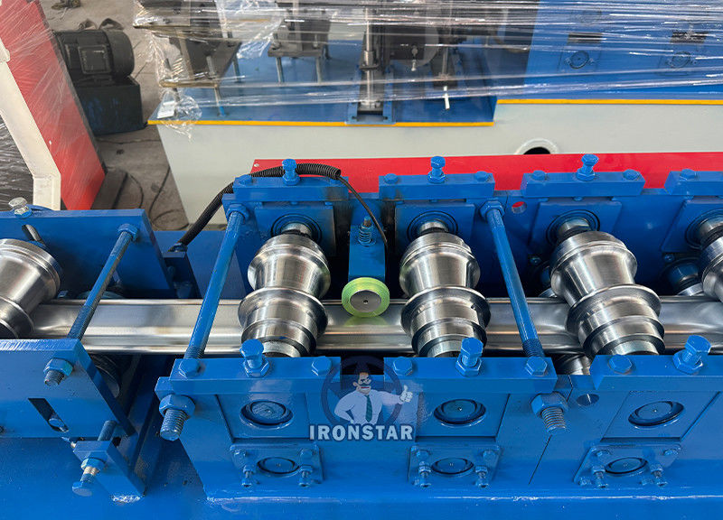 Rolling shutter door roll forming machine for America rolling shutter strip making machine