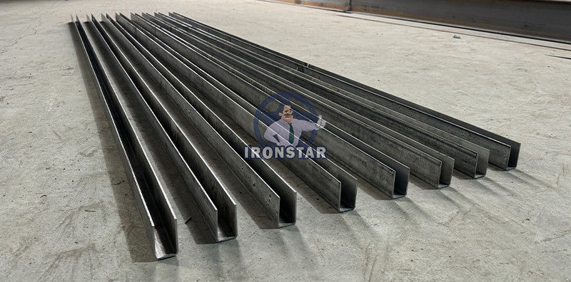 30*50mm and 30*70mm 2 sizes in 1 U guide rail roll forming machine for Nicaragua shutter door track machine
