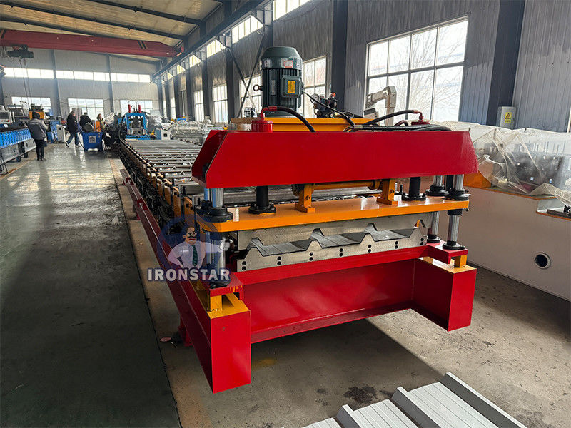 Tr4 trapezoidal roofing sheet roll forming machine for Peru