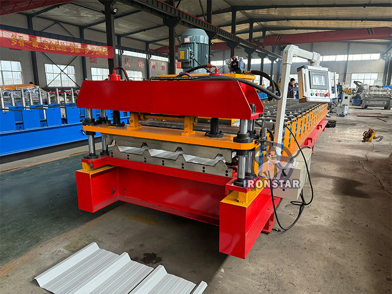 Tr4 trapezoidal roofing sheet roll forming machine for Peru