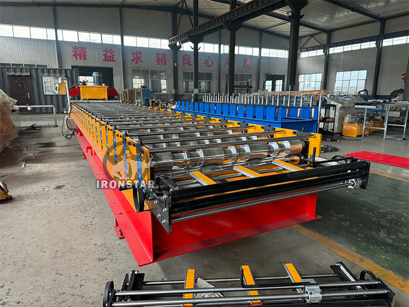 Tr4 trapezoidal roofing sheet roll forming machine for Peru