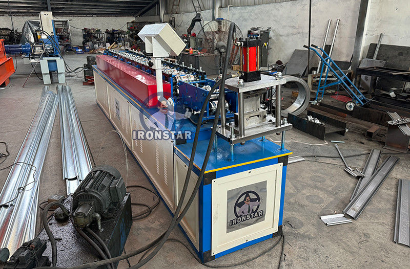 102mm rolling shutter door roll forming machine with 150mm width material in Dominican
