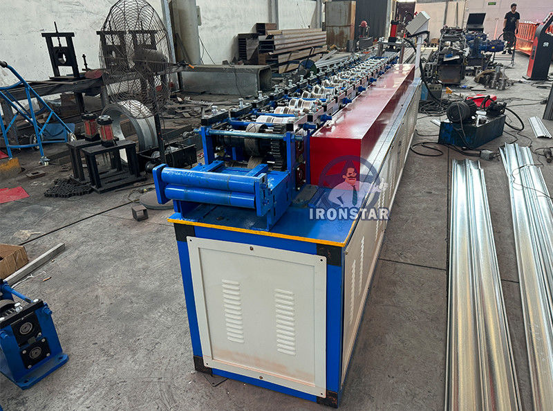 102mm rolling shutter door roll forming machine with 150mm width material in Dominican