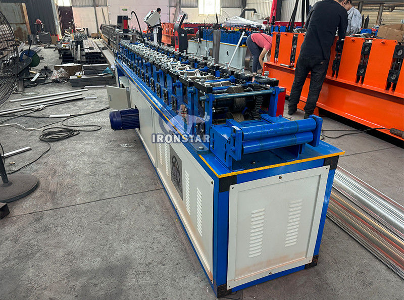 102mm rolling shutter door roll forming machine with 150mm width material in Dominican