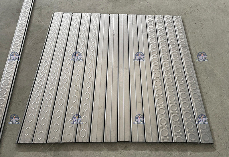 68mm rolling shutter door roll forming machine for Colombia rolling shutter strip making machine