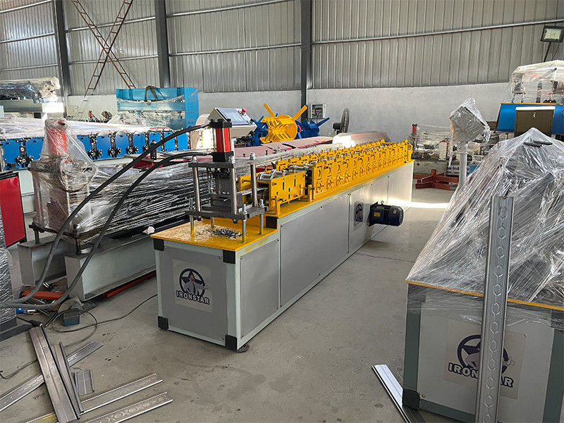 68mm rolling shutter door roll forming machine for Colombia rolling shutter strip making machine