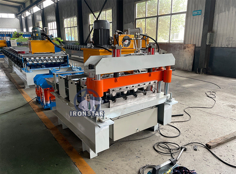 Automatic curved roof sheet roll forming machine